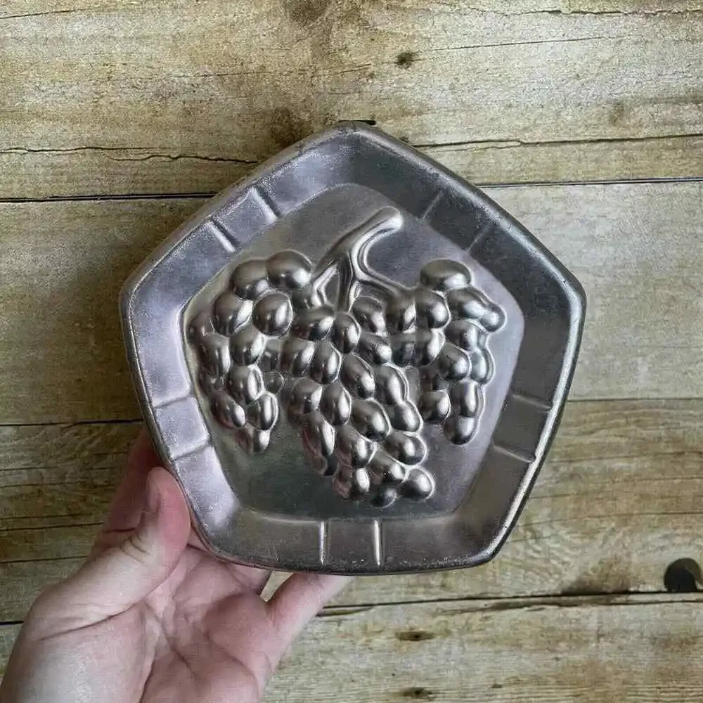 Vintage West Bend Copper Grapes Pentagon Shaded Jello Mold - Kitchen Decor
